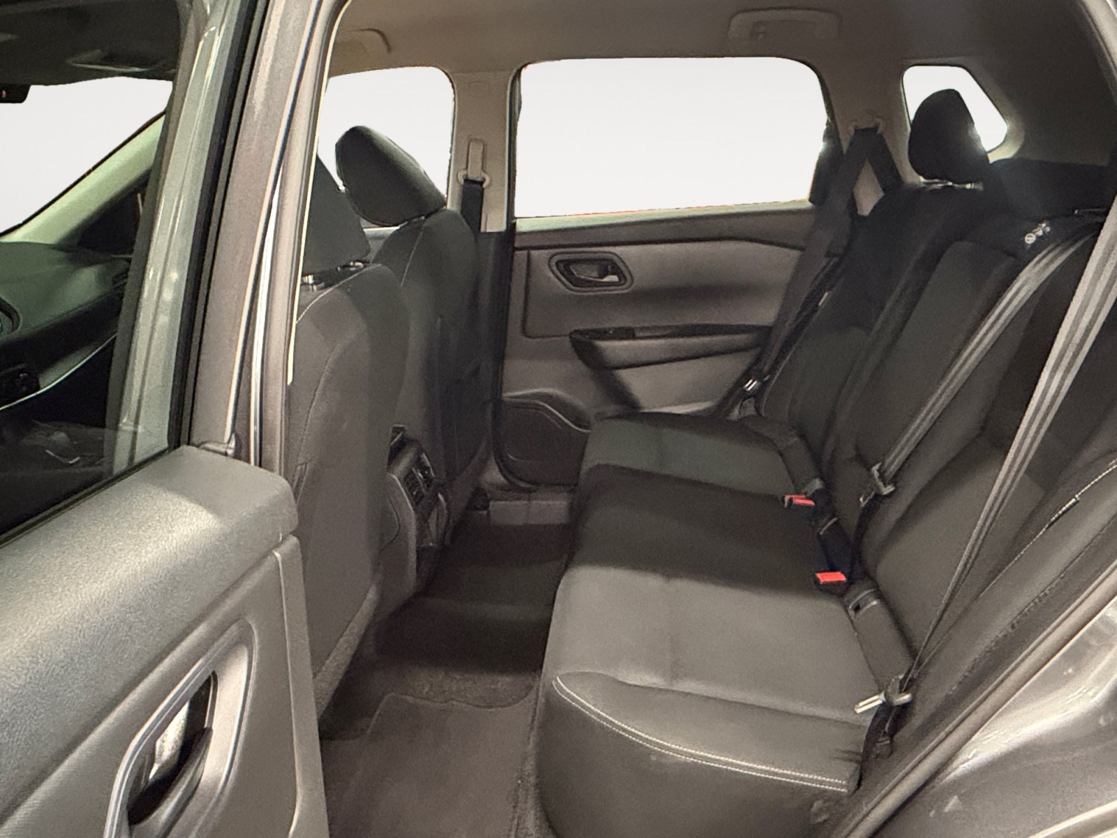Used 2024 Nissan Rogue S FWD image 24