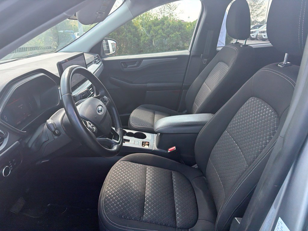 Used 2023 Ford Escape Active w/ Tech Pack #1 AWD/4WD image 7