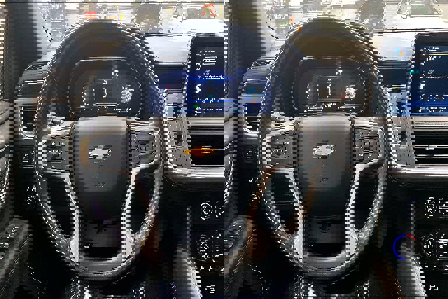 Used 2022 Chevrolet Suburban LT image 5