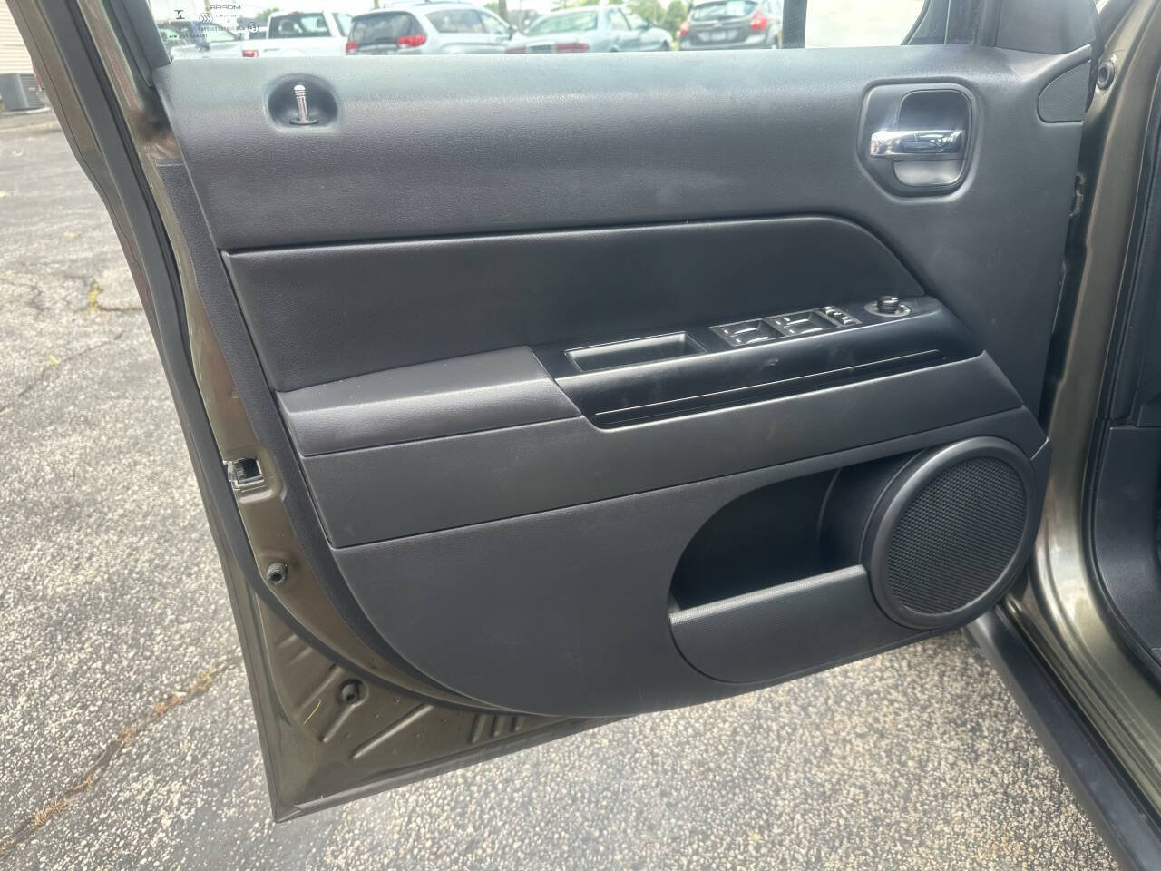 Used 2015 Jeep Patriot High Altitude FWD image 32