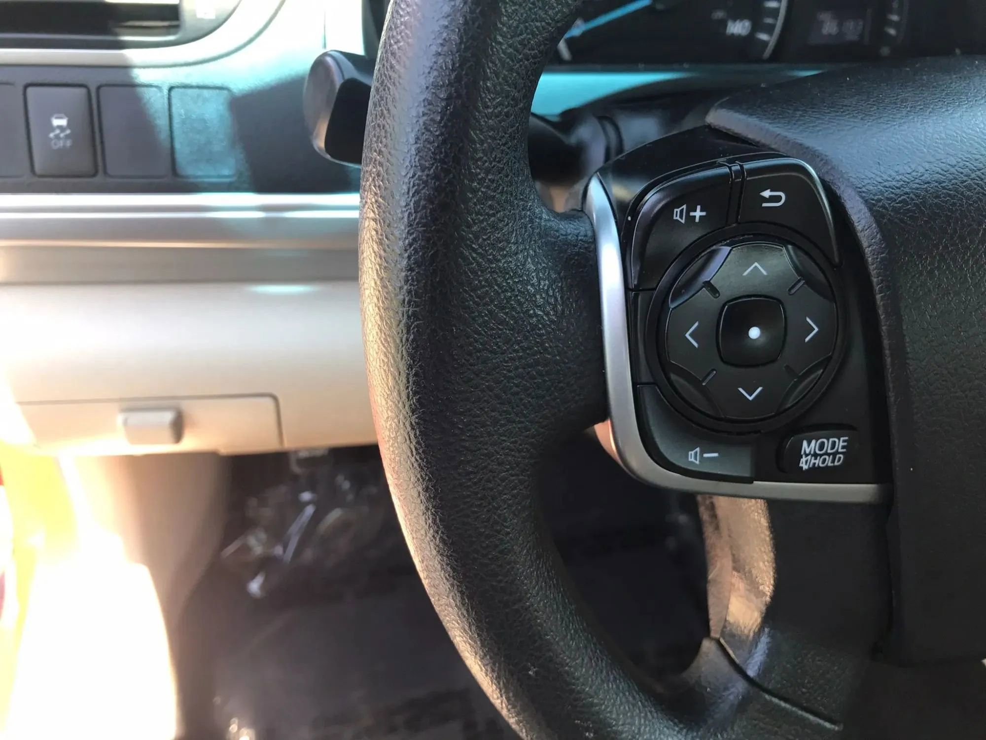 Used 2014 Toyota Camry LE FWD image 14
