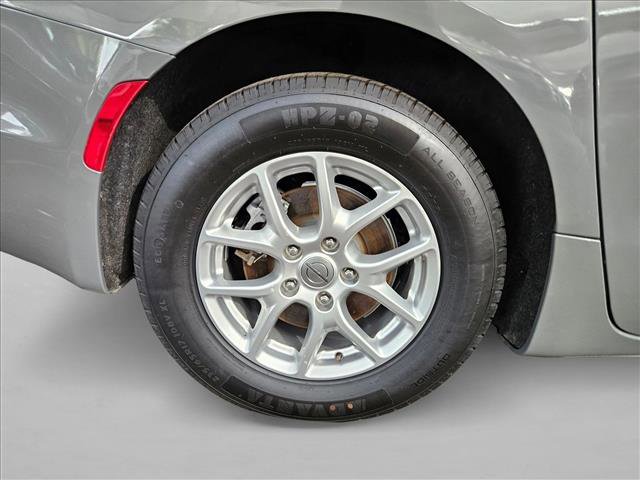 Used 2023 Chrysler Pacifica Touring-L FWD image 17