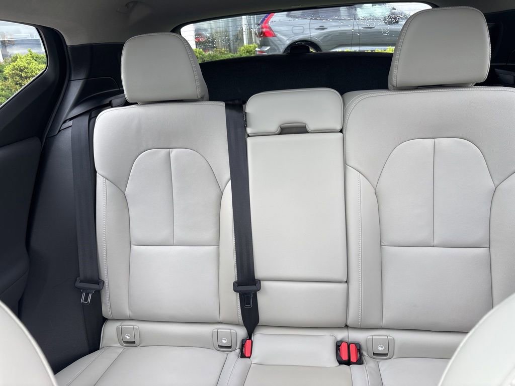 Certified 2026 Volvo XC40 B5 Plus AWD/4WD image 22