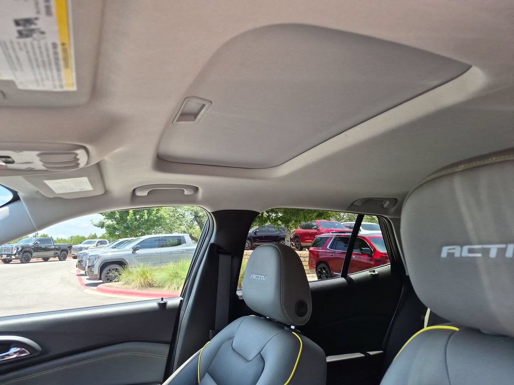 Used 2024 Chevrolet Trax ACTIV w/ Sunroof Package FWD image 31