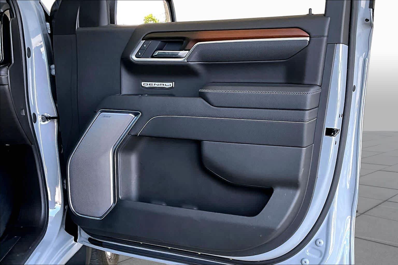 Used 2025 GMC Sierra 1500 Denali AWD/4WD image 23