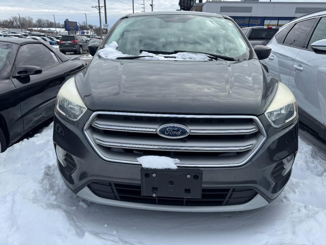 Used 2017 Ford Escape SE image 2