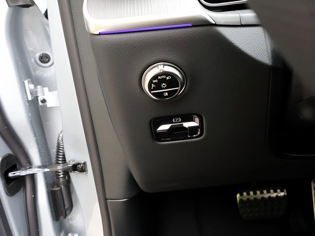 Certified 2025 Mercedes-Benz GLC 300 4MATIC image 37