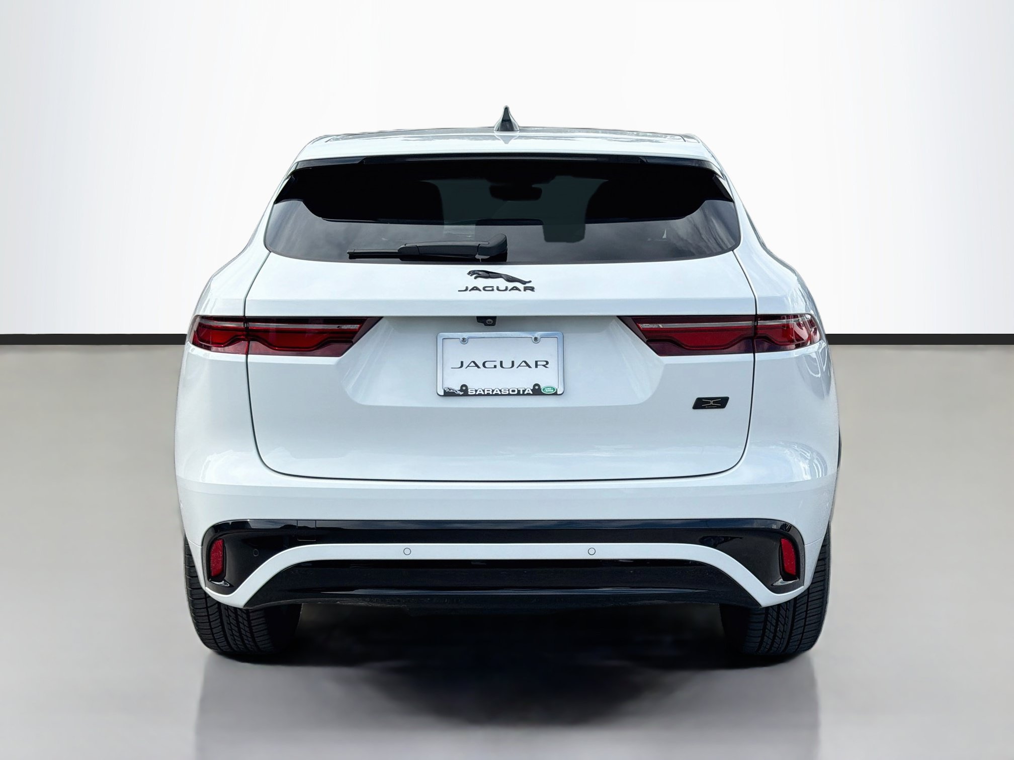 Used 2026 Jaguar F-PACE R-Dynamic S AWD/4WD image 4