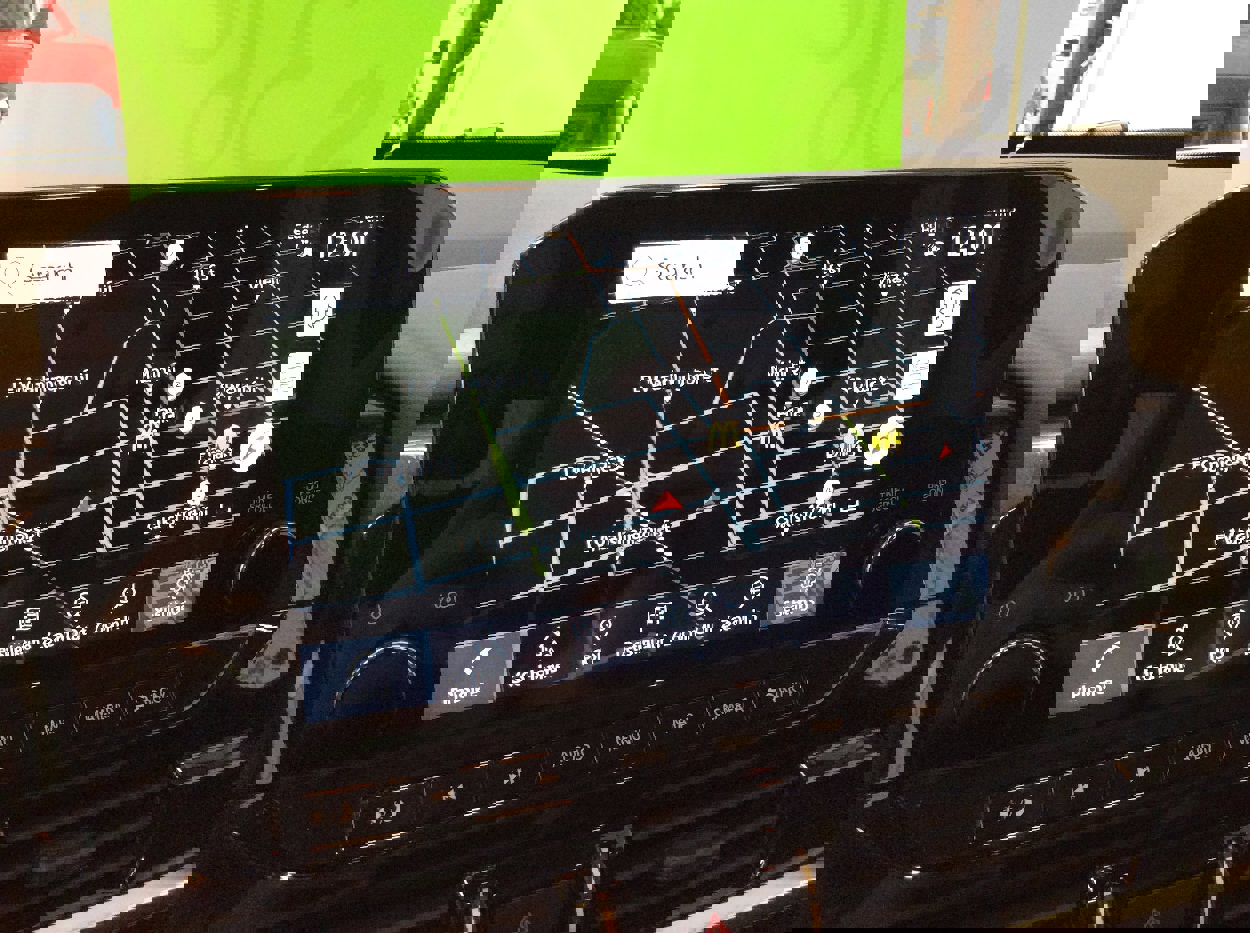 Used 2024 Nissan Pathfinder SL w/ Black Appearance Package image 27