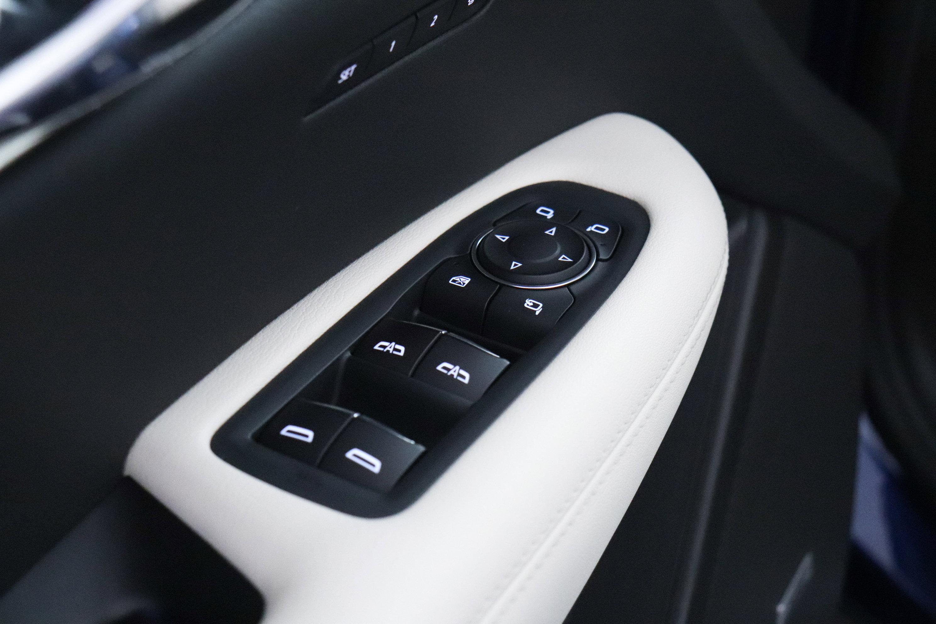 Used 2023 Cadillac XT6 Sport w/ Technology Package image 12