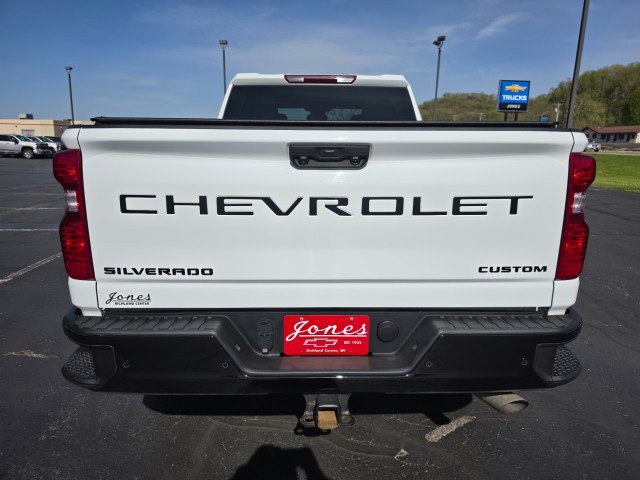 Used 2025 Chevrolet Silverado 2500 Custom w/ Custom Value Package AWD/4WD image 4