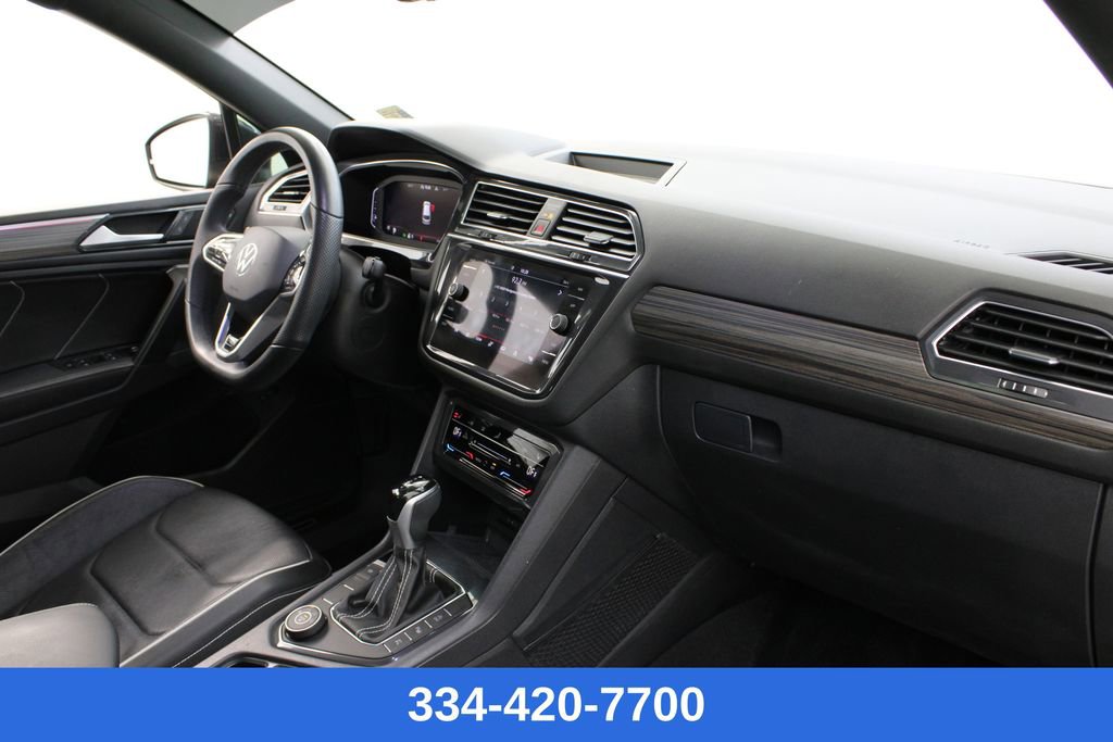 Certified 2022 Volkswagen Tiguan SEL R-Line image 24