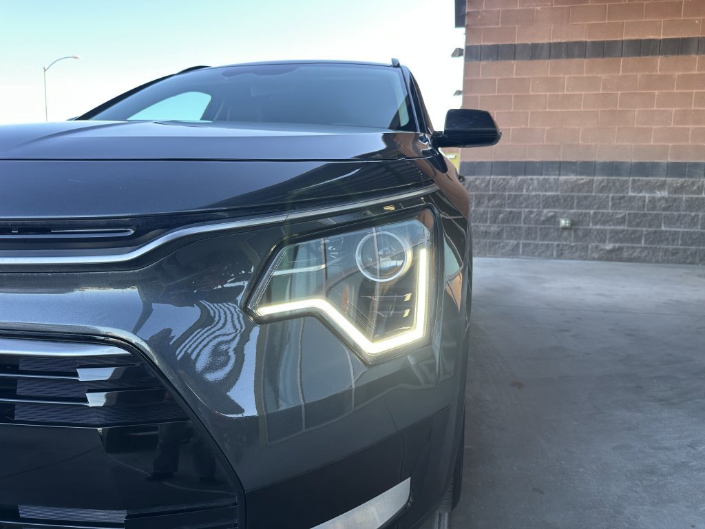 Used 2023 Kia Niro EX Touring image 12