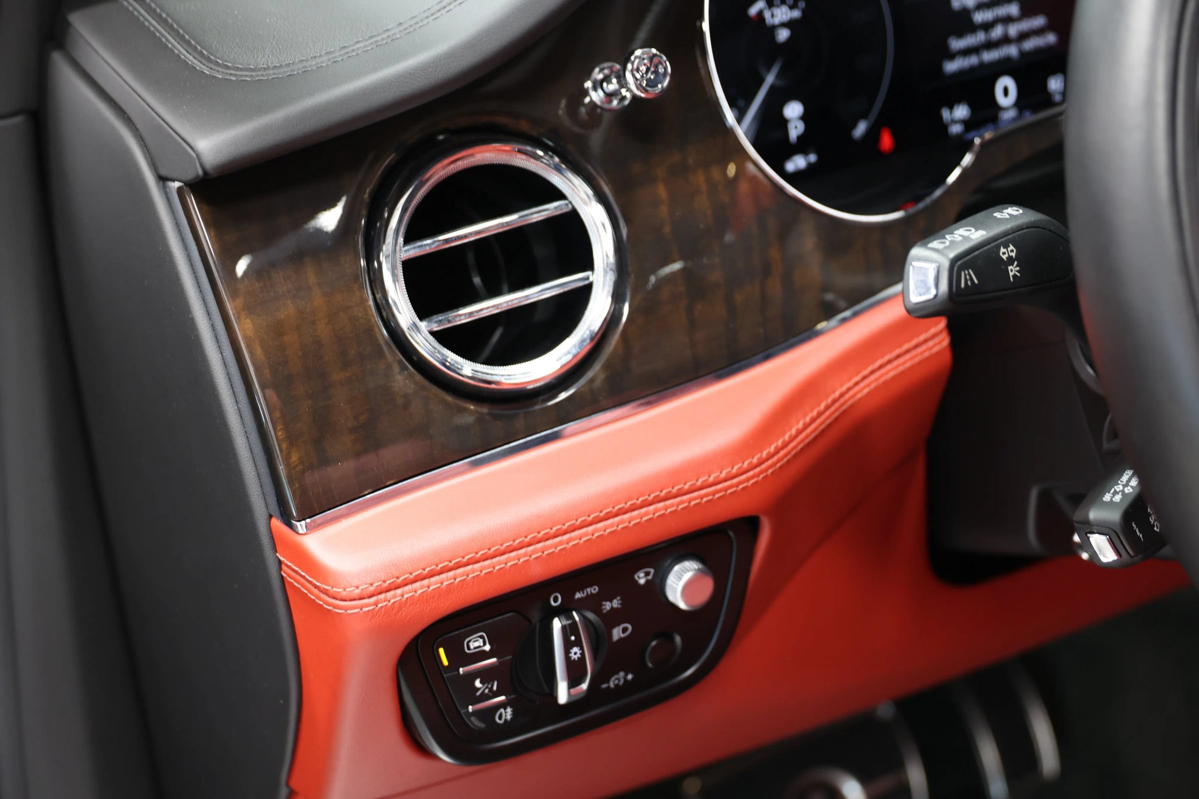 Used 2022 Bentley Bentayga AWD/4WD image 23
