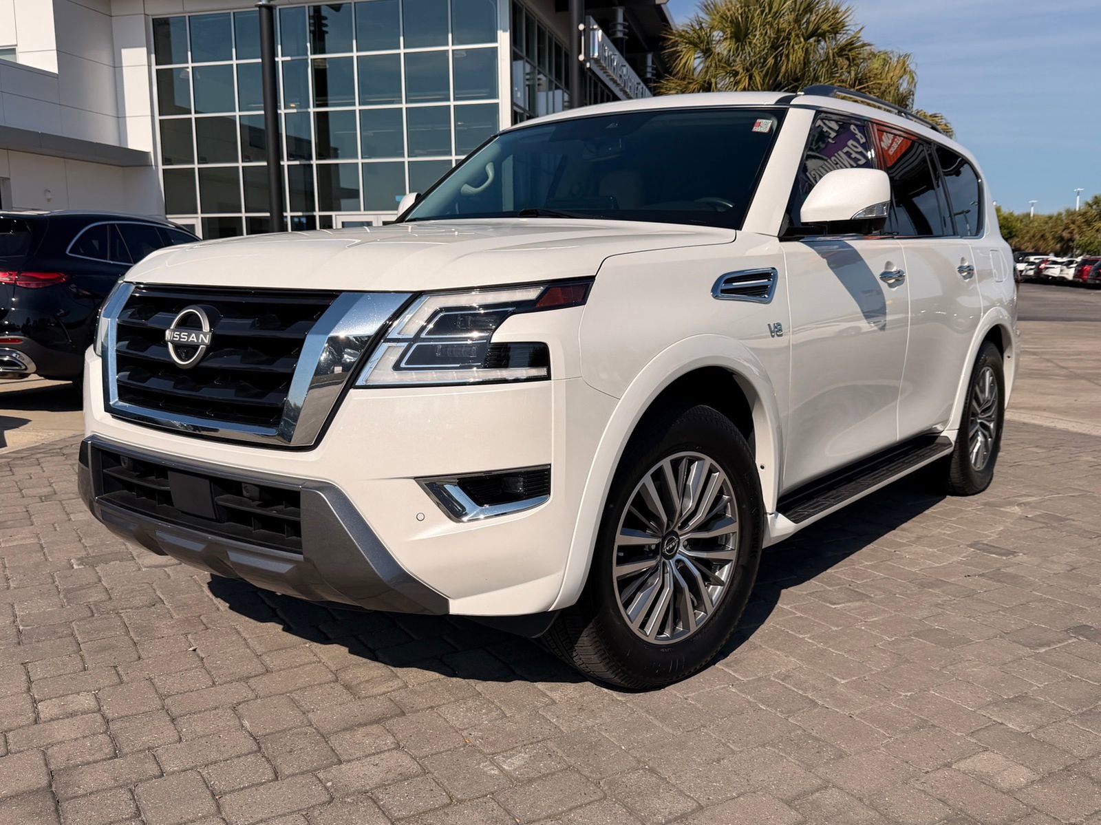 Used 2022 Nissan Armada SL w/ Captain's Chairs Package image 1