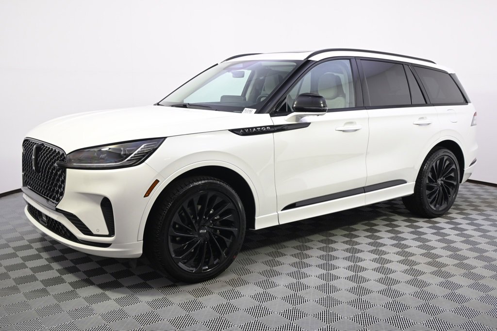 New 2026 Lincoln Aviator Reserve image 2