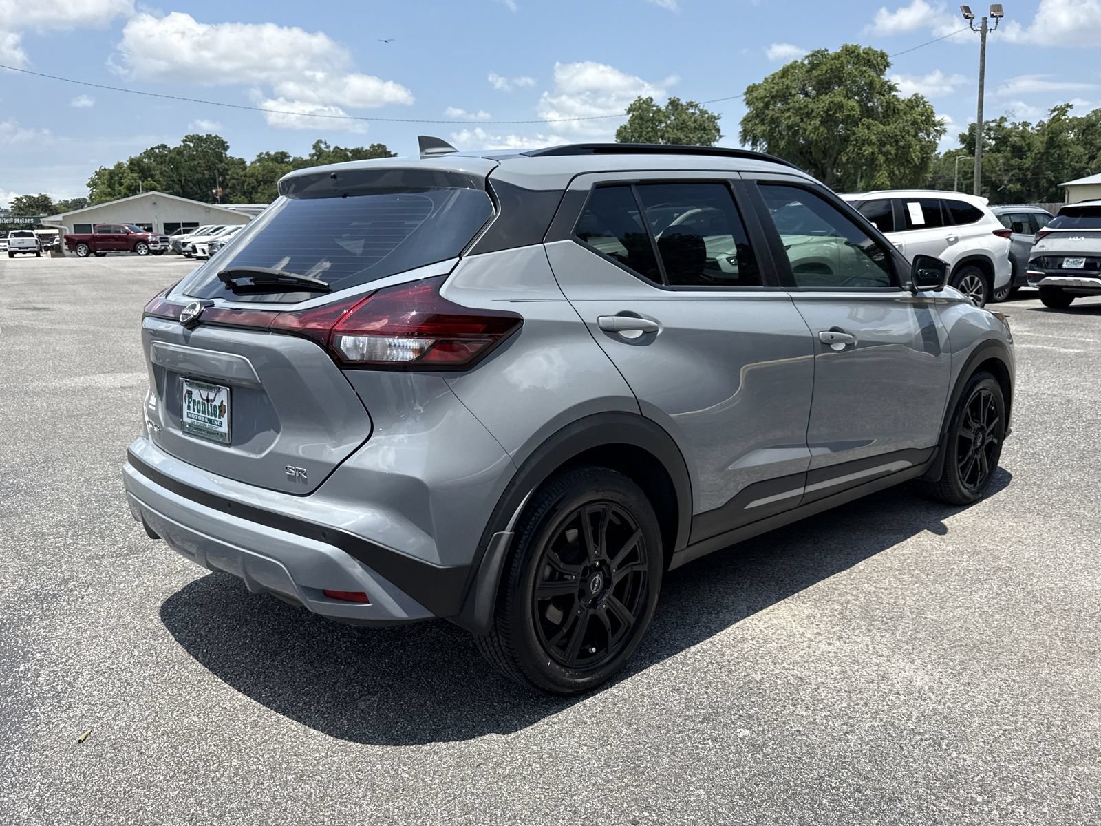 Used 2023 Nissan Kicks SR w/ SR Premium Package FWD image 5