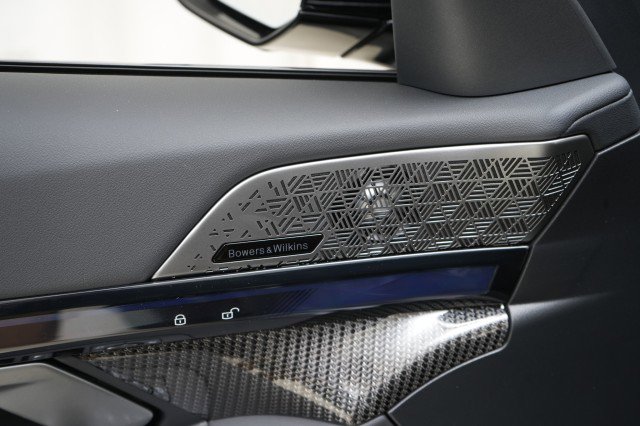 Used 2025 BMW M5 w/ Executive Package image 27