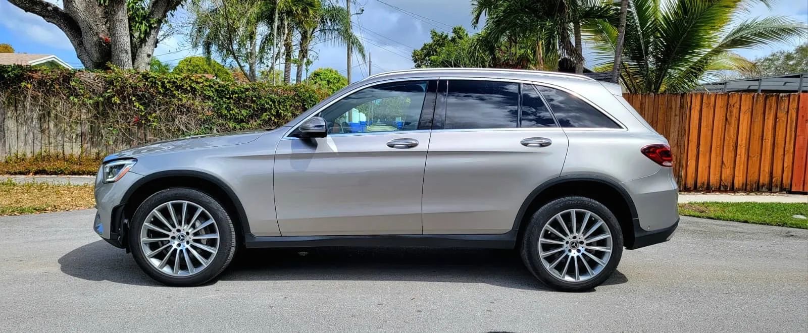 Used 2022 Mercedes-Benz GLC 300 4MATIC w/ AMG Line image 11