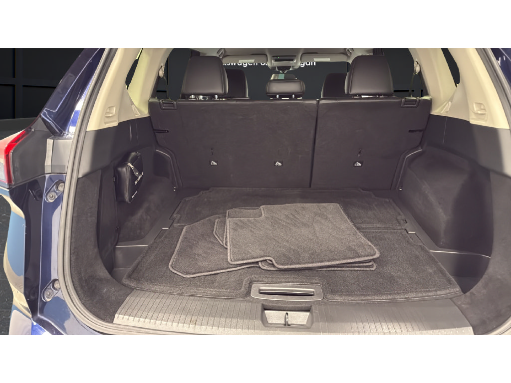 Used 2025 Nissan Rogue SL AWD/4WD image 24