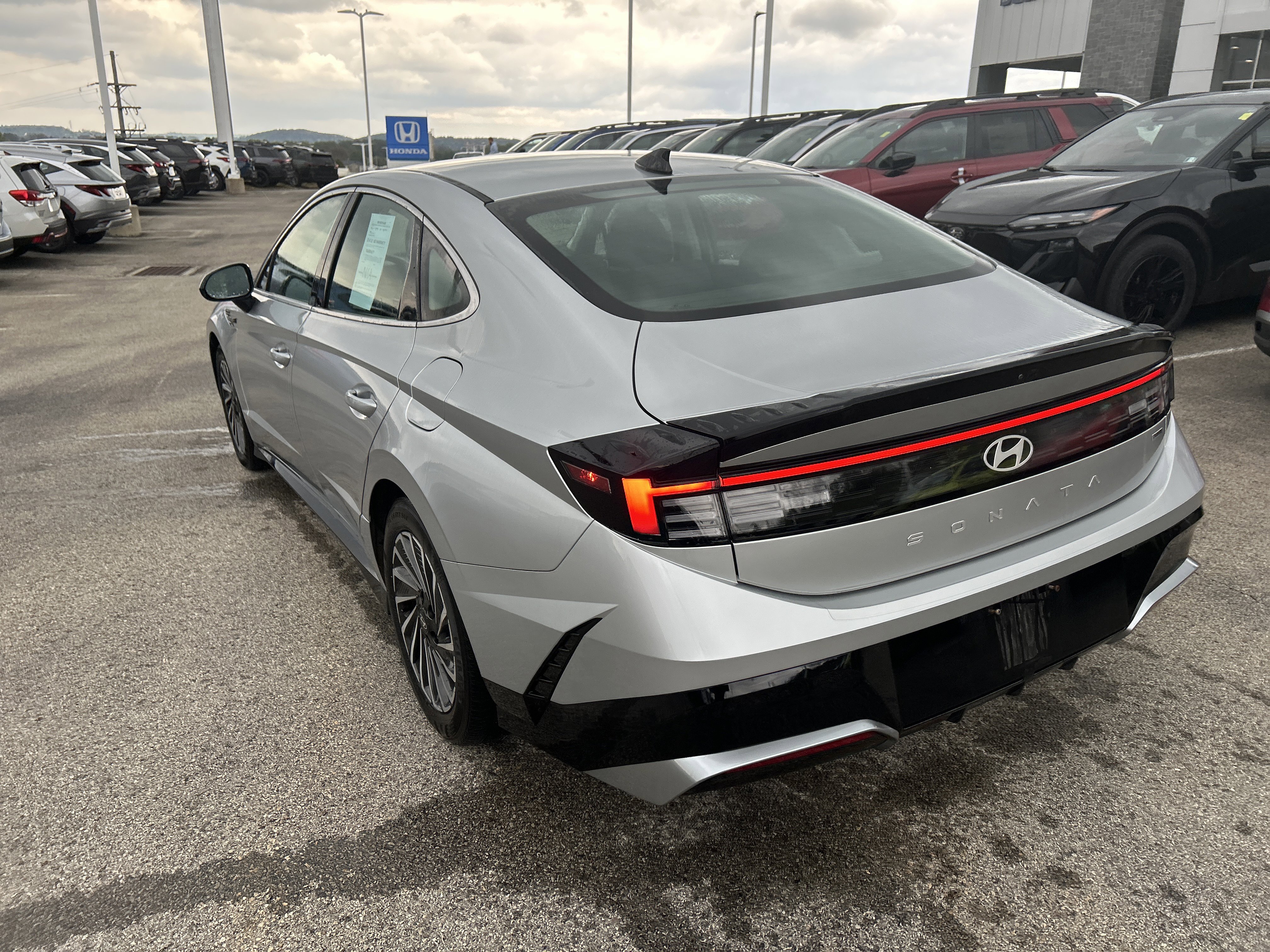 Used 2025 Hyundai Sonata SEL FWD image 9