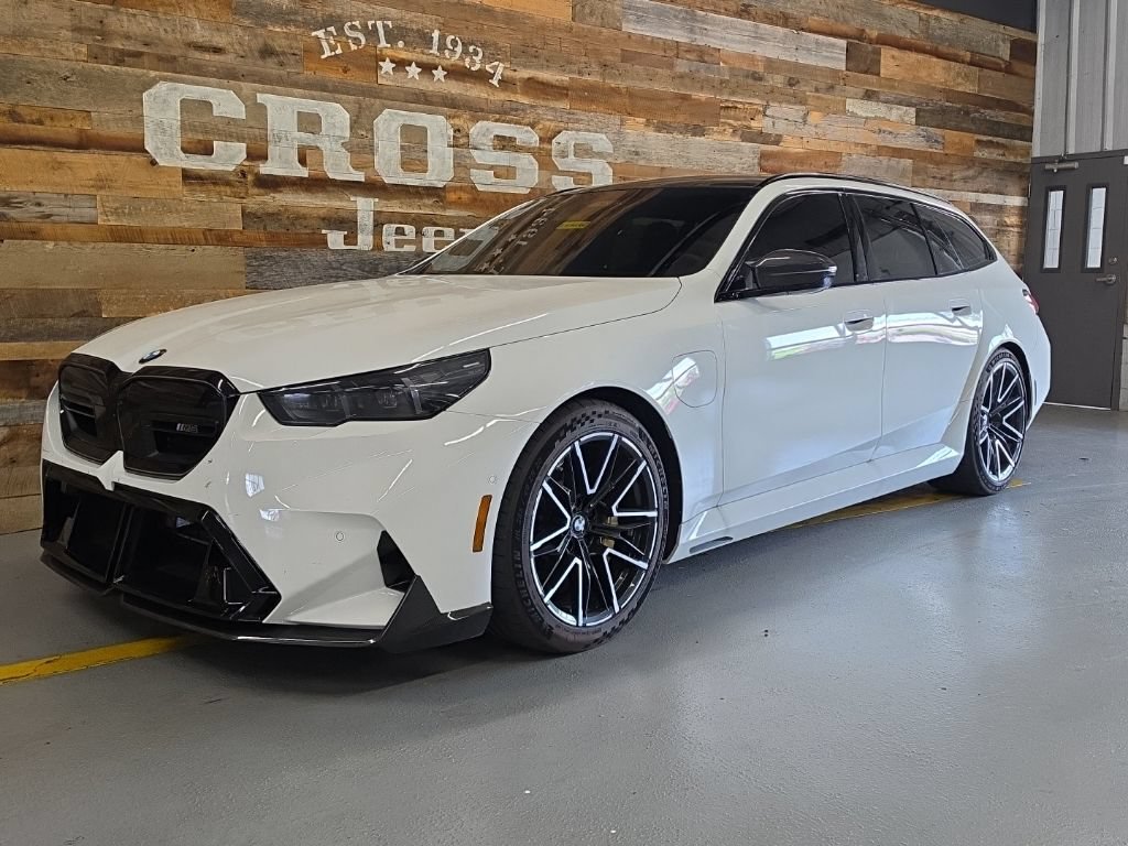 Used 2026 BMW M5 Touring AWD/4WD image 2