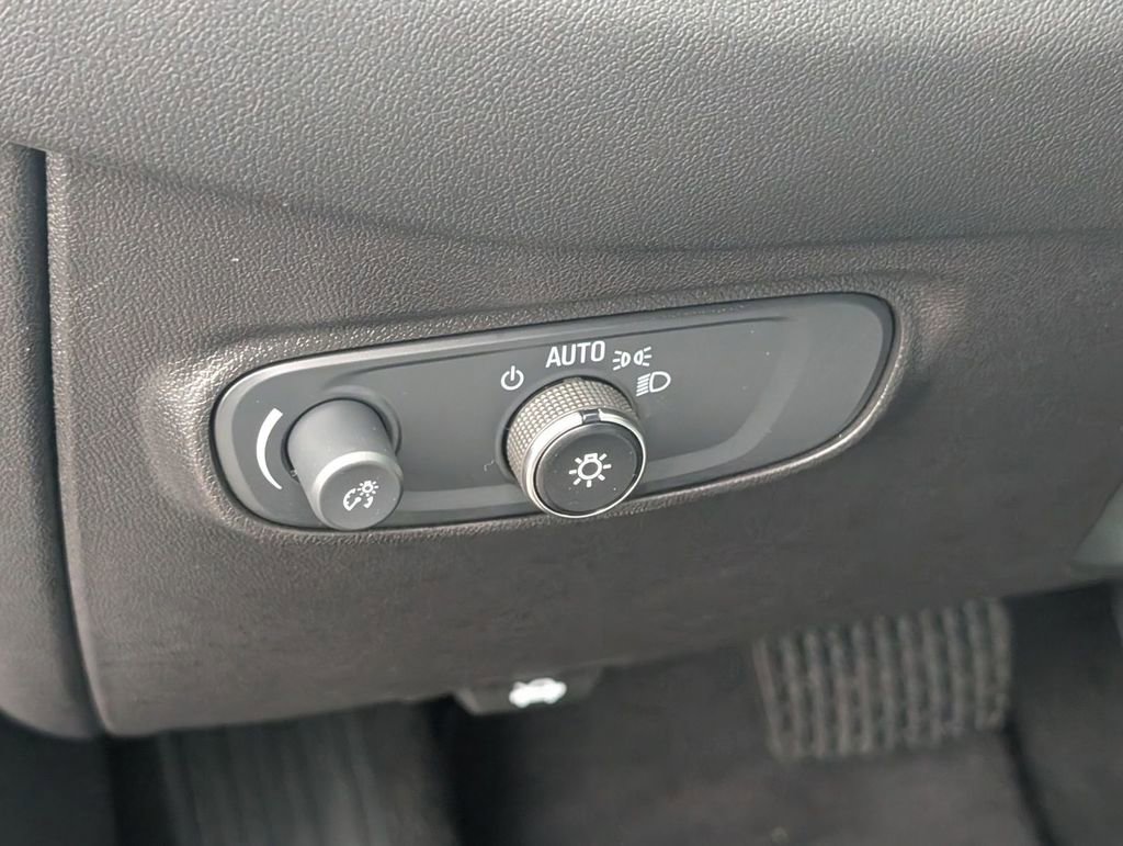 Used 2024 Chevrolet Equinox LS image 37