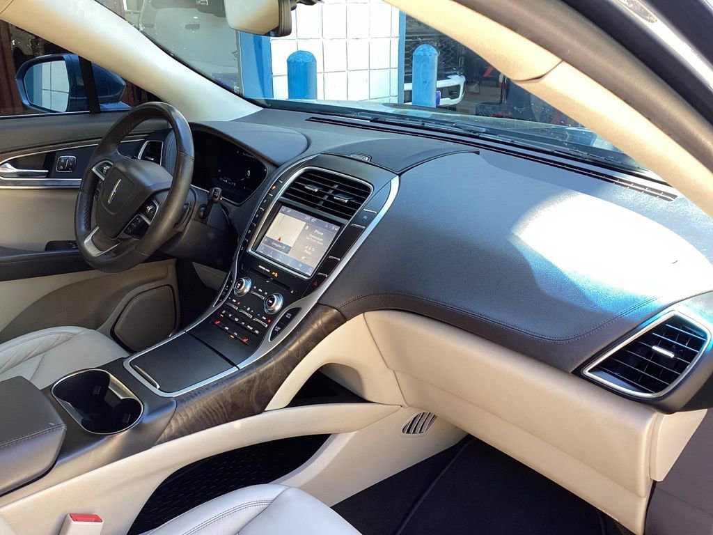 Used 2019 Lincoln Nautilus Select image 32