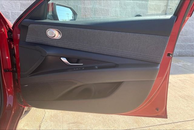New 2025 Hyundai Elantra Limited image 29