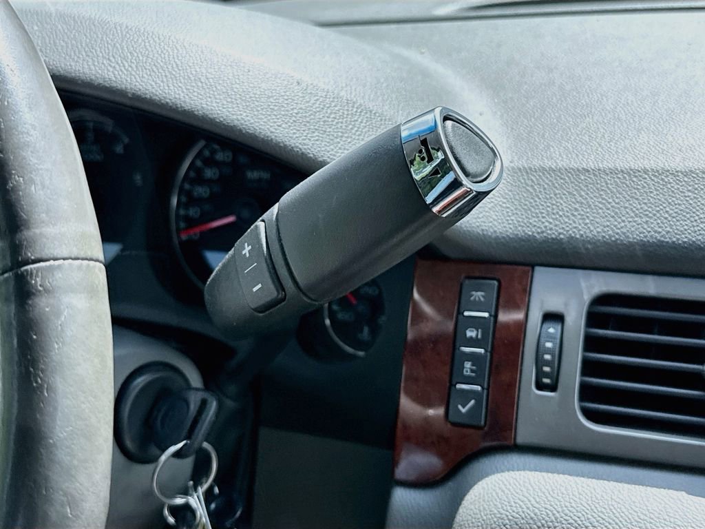 Used 2014 Chevrolet Tahoe LTZ RWD image 17