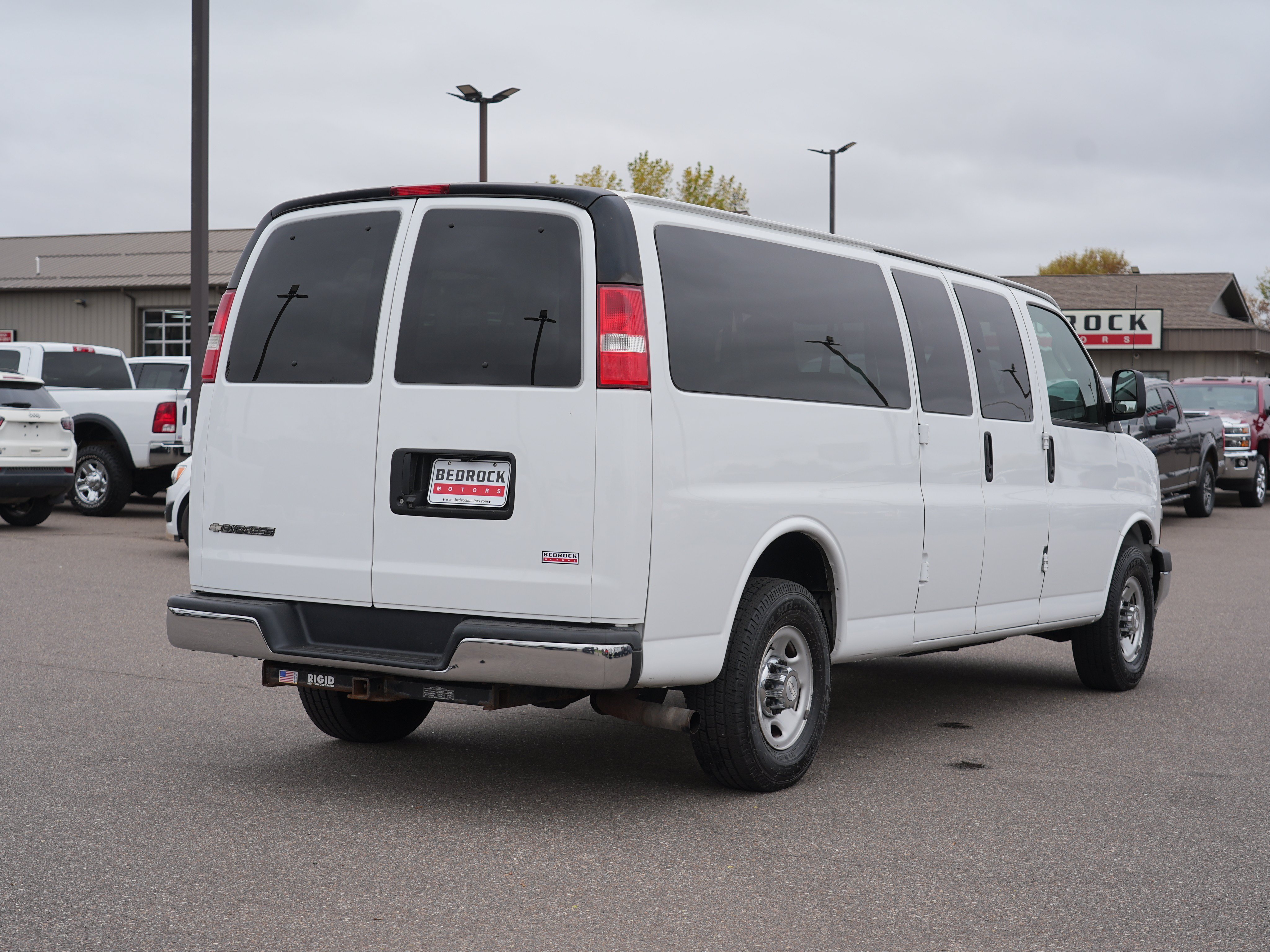 Used 2019 Chevrolet Express 3500 LT w/ LT Preferred Equipment Group RWD image 3