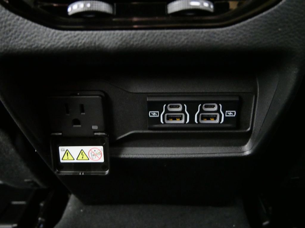 Certified 2024 Jeep Grand Cherokee Altitude image 32