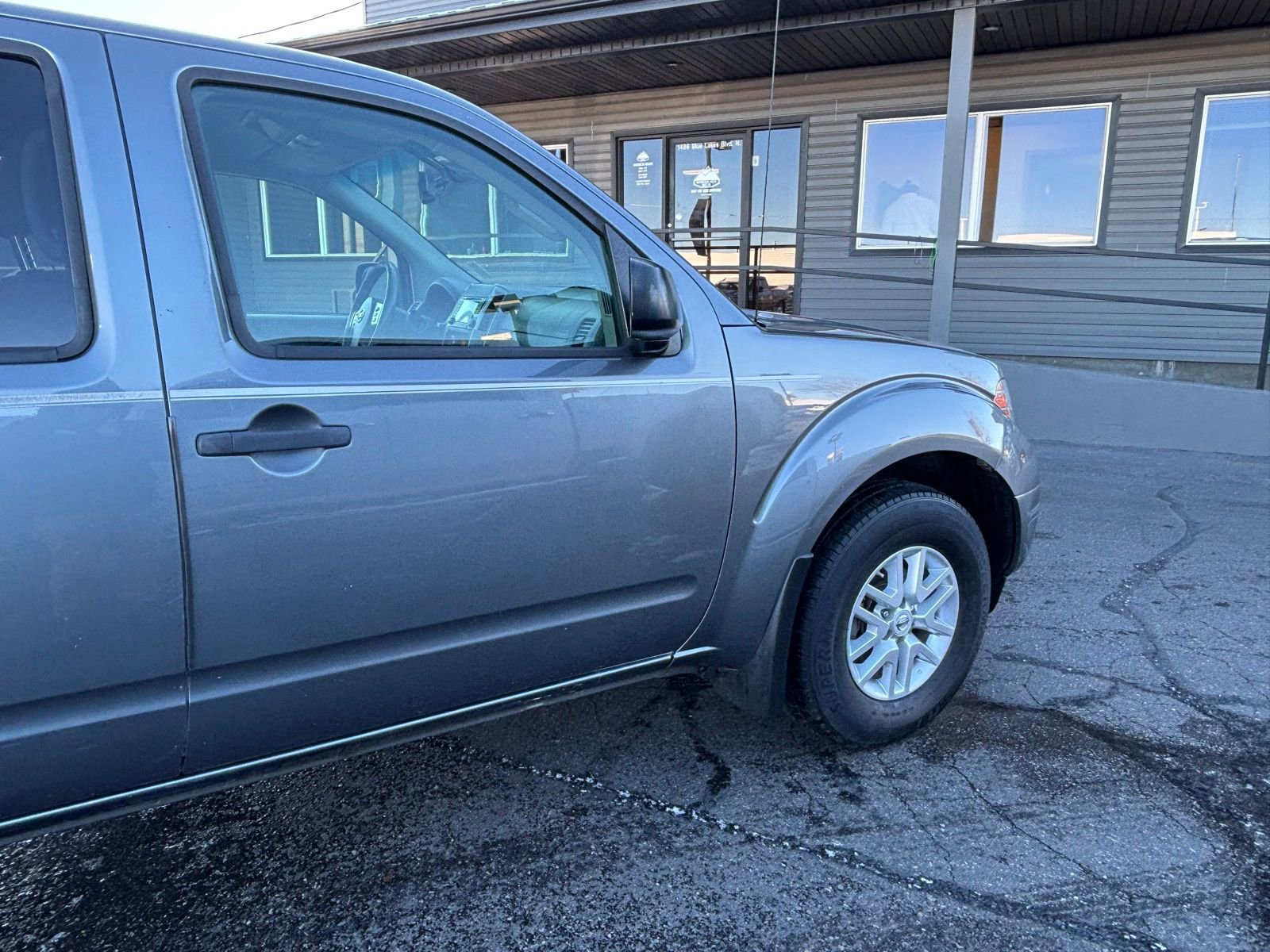 Used 2017 Nissan Frontier SV w/ SV Value Truck Package AWD/4WD image 3