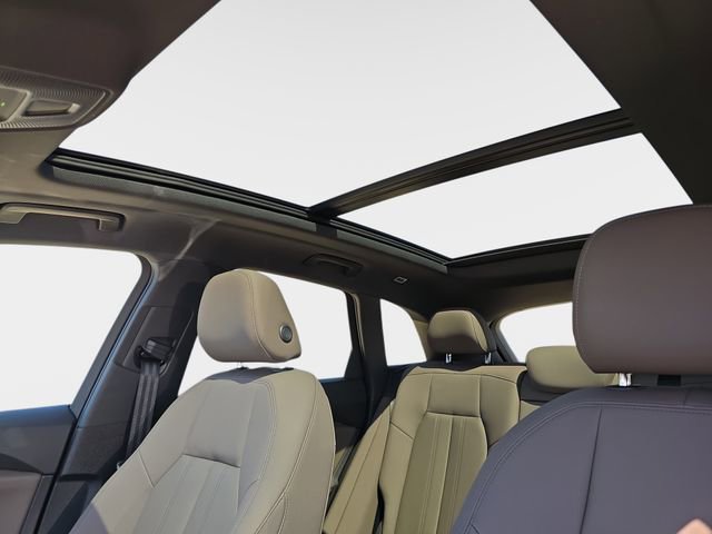 Used 2025 Audi Q5 Premium w/ Convenience Package image 33