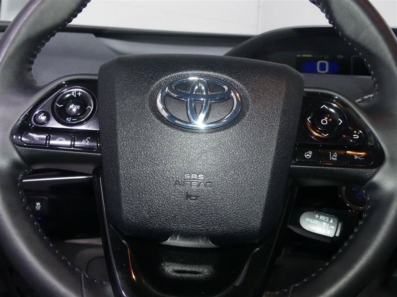 Used 2022 Toyota Prius FWD image 30