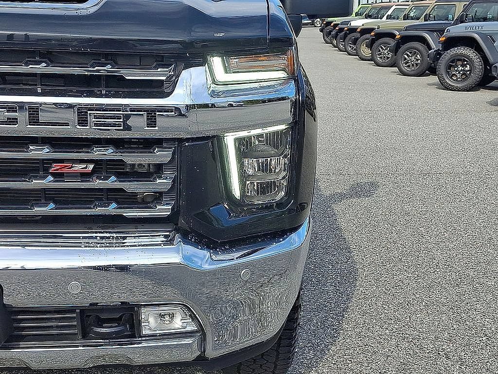 Used 2022 Chevrolet Silverado 2500 LTZ w/ LTZ Premium Package AWD/4WD image 9