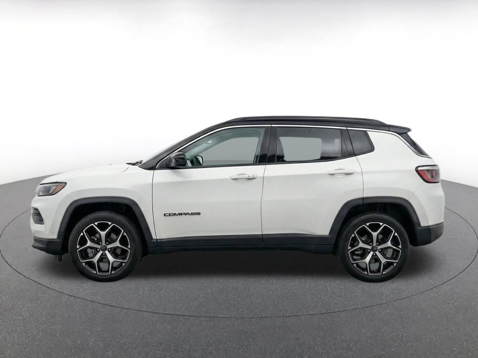 Used 2025 Jeep Compass Limited AWD/4WD image 4