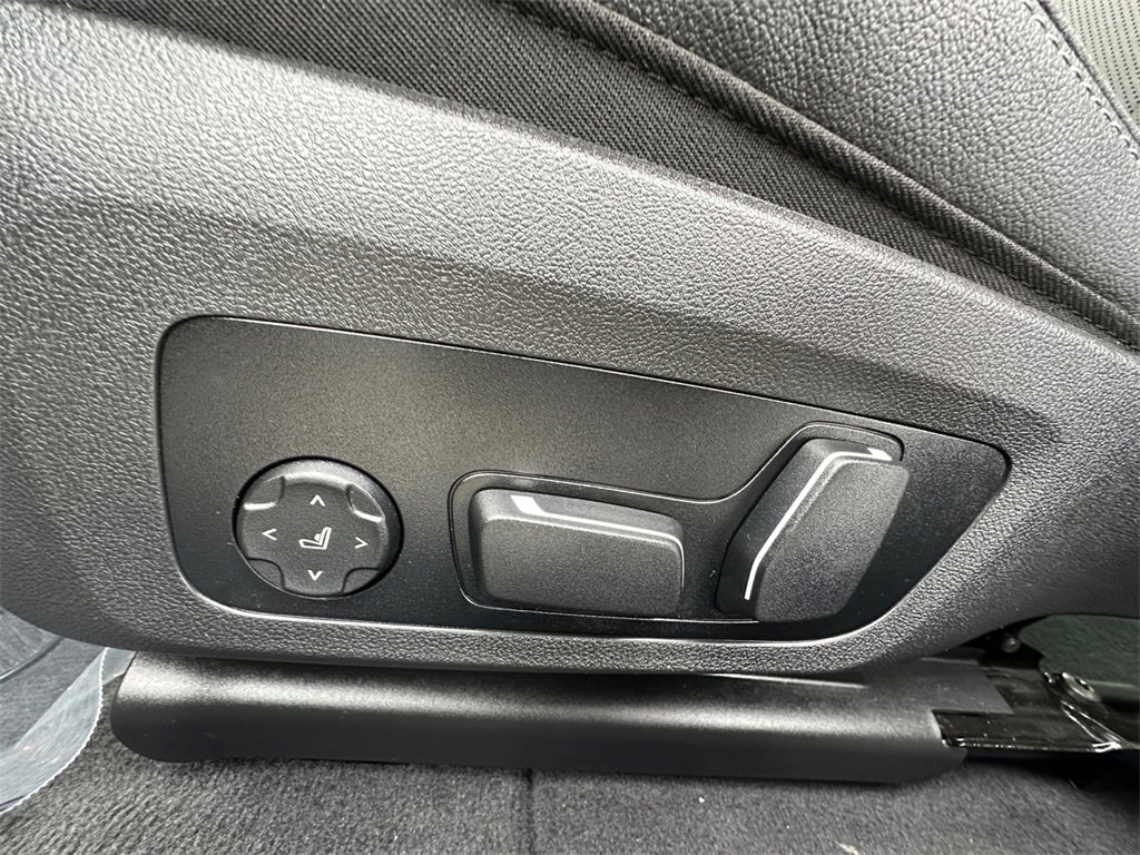 Used 2025 BMW i4 M50 w/ Premium Package image 10