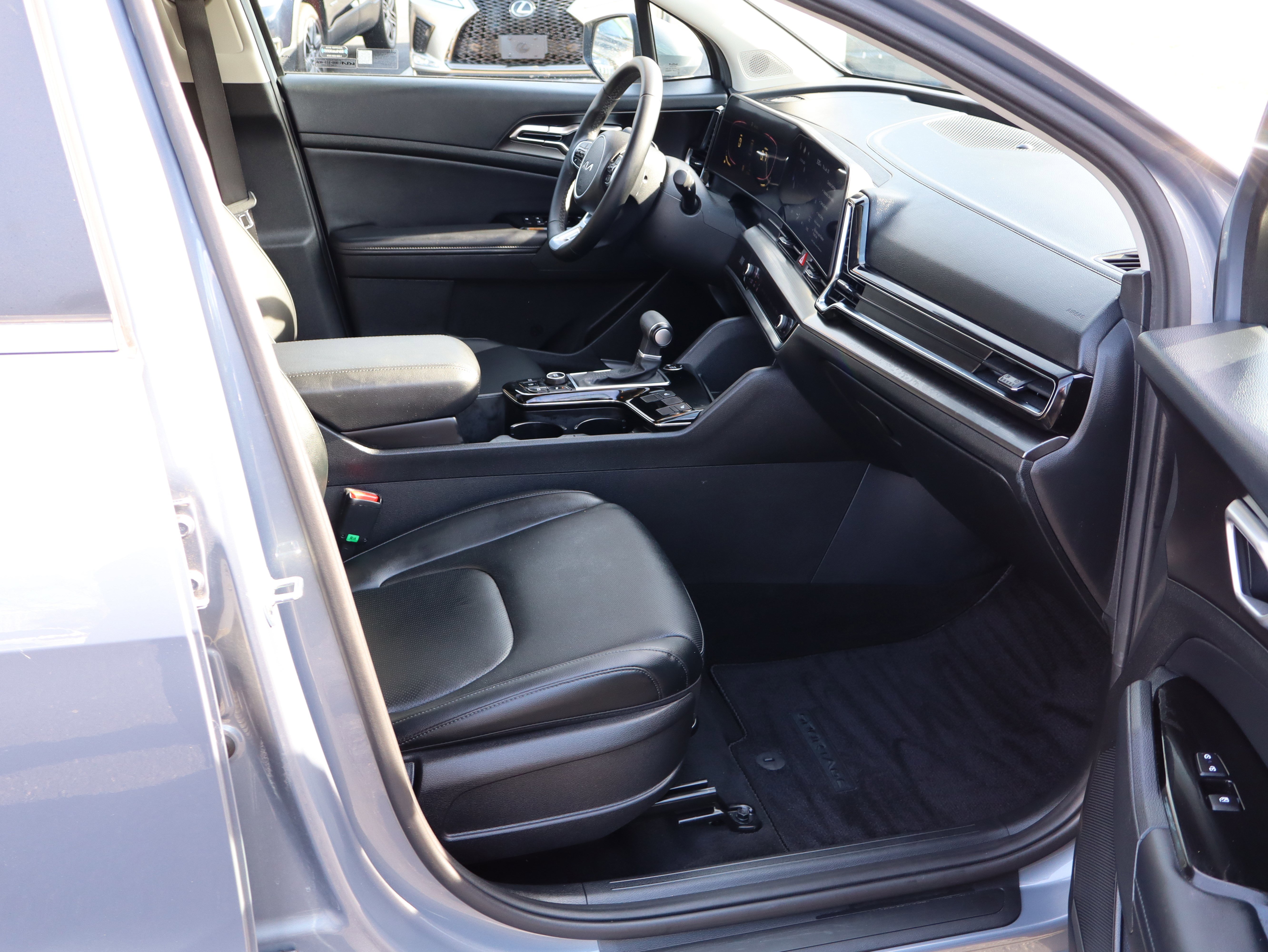 Used 2023 Kia Sportage EX image 24