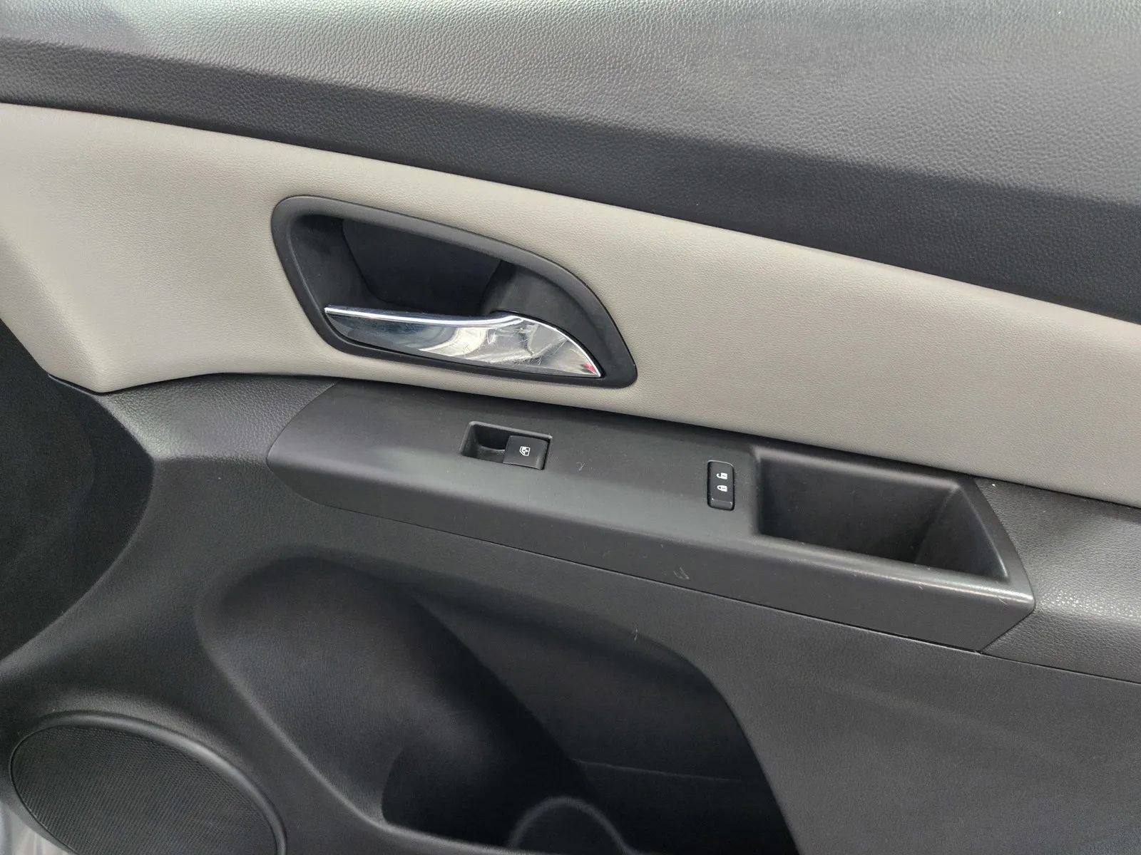 Used 2016 Chevrolet Cruze LS FWD image 6