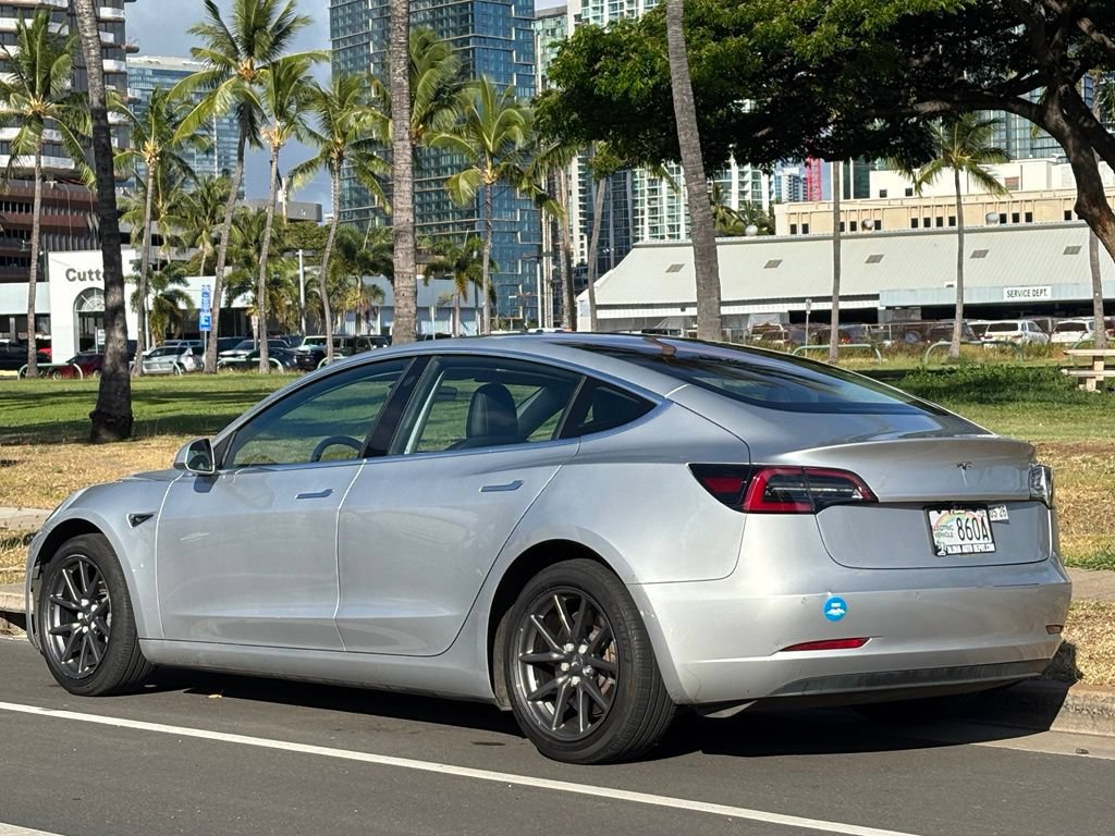 Used 2018 Tesla Model 3 Mid Range RWD image 3