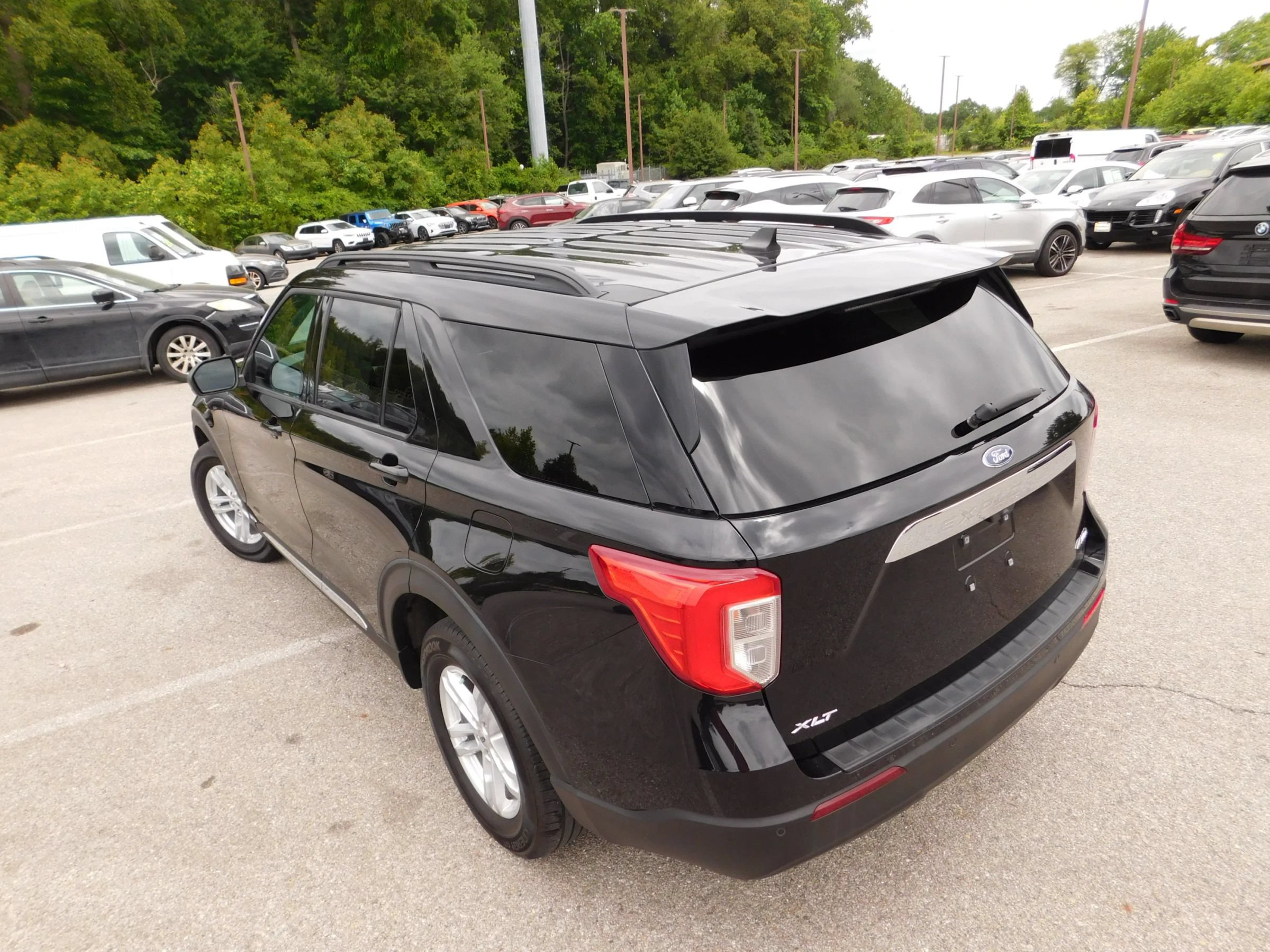 Used 2023 Ford Explorer XLT AWD/4WD image 6