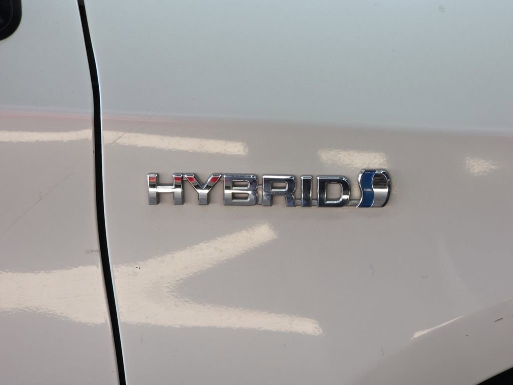 Used 2015 Toyota Prius Four FWD image 31