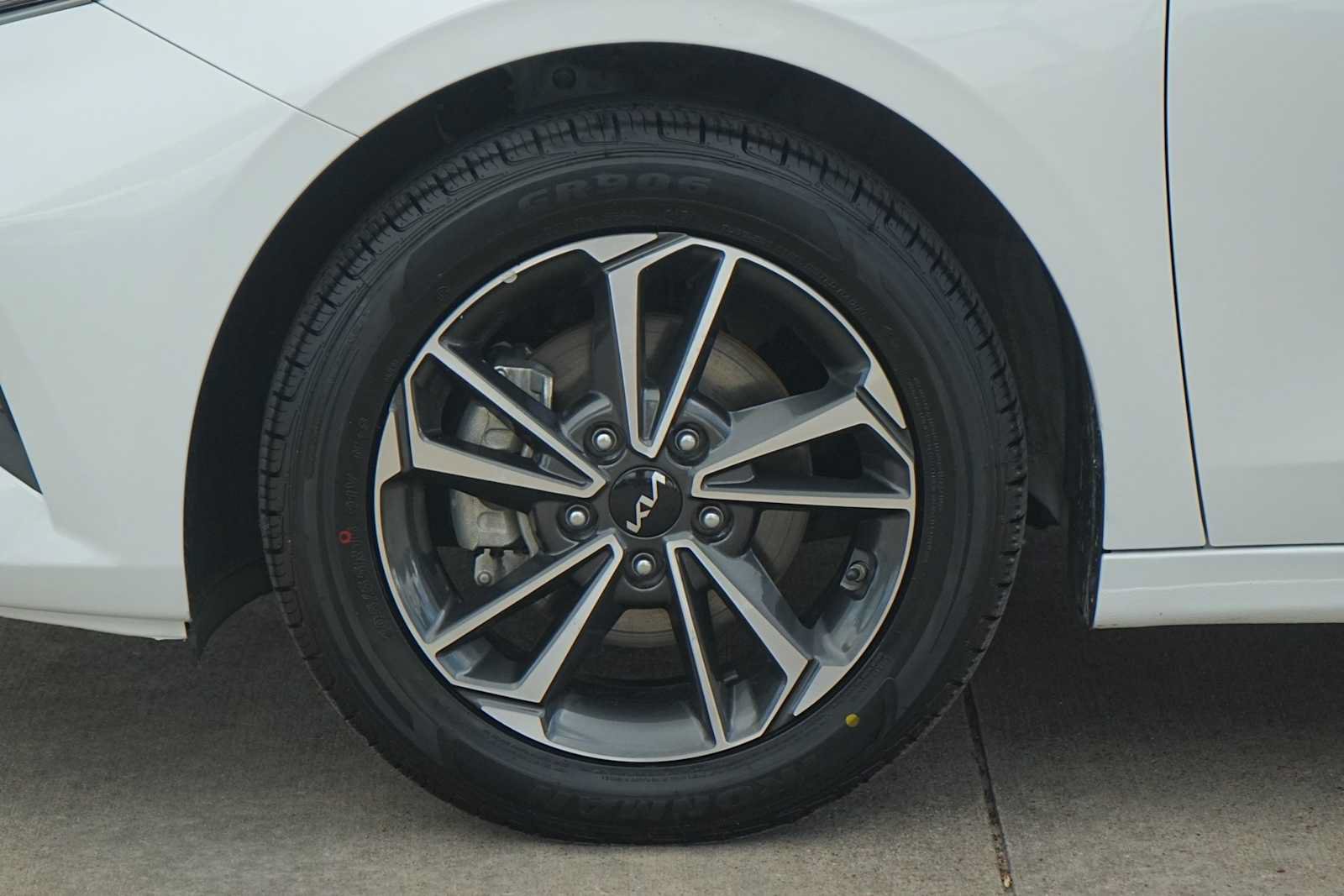 Used 2023 Kia Forte LXS FWD image 7