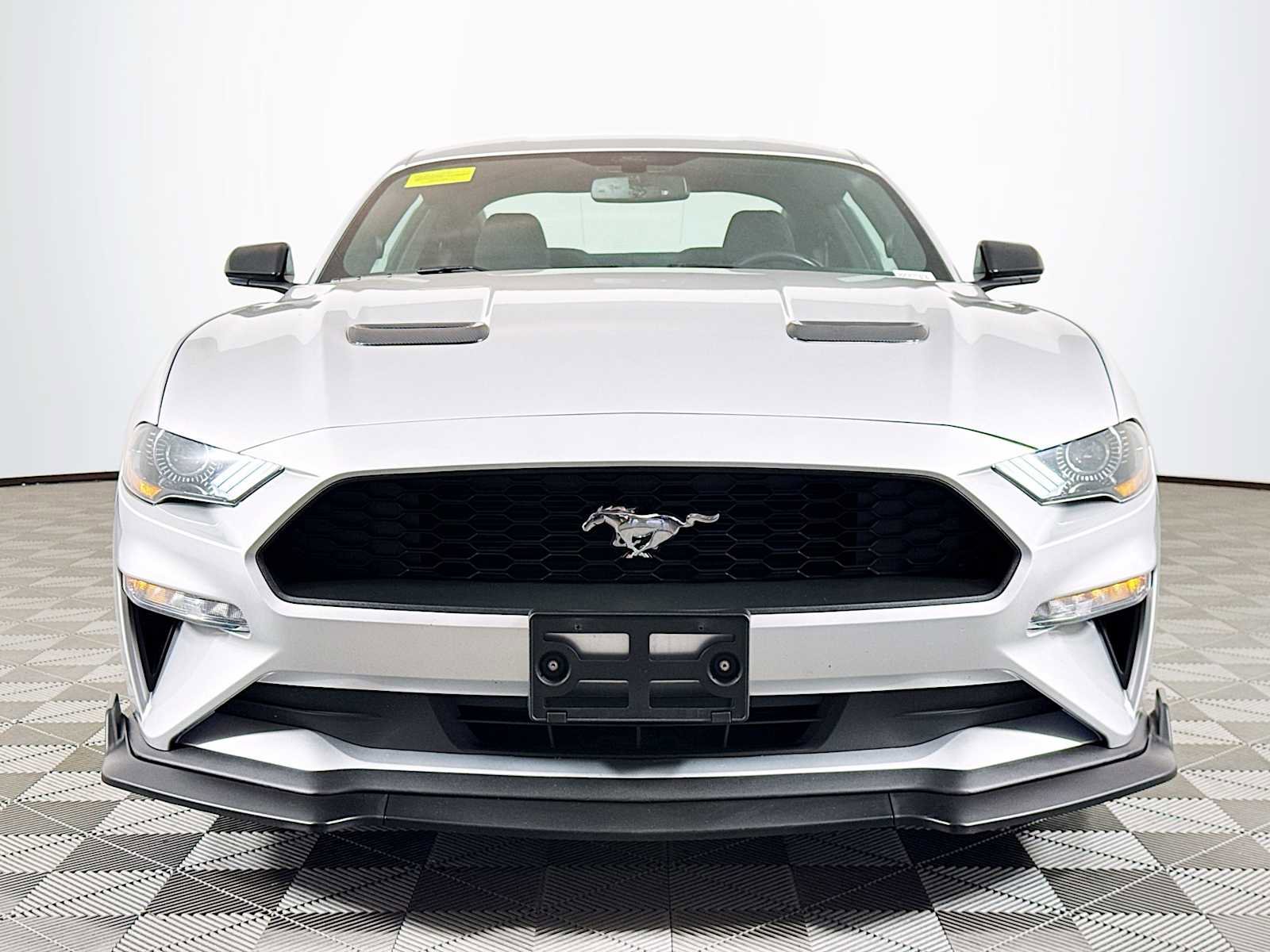 Used 2018 Ford Mustang Coupe image 2