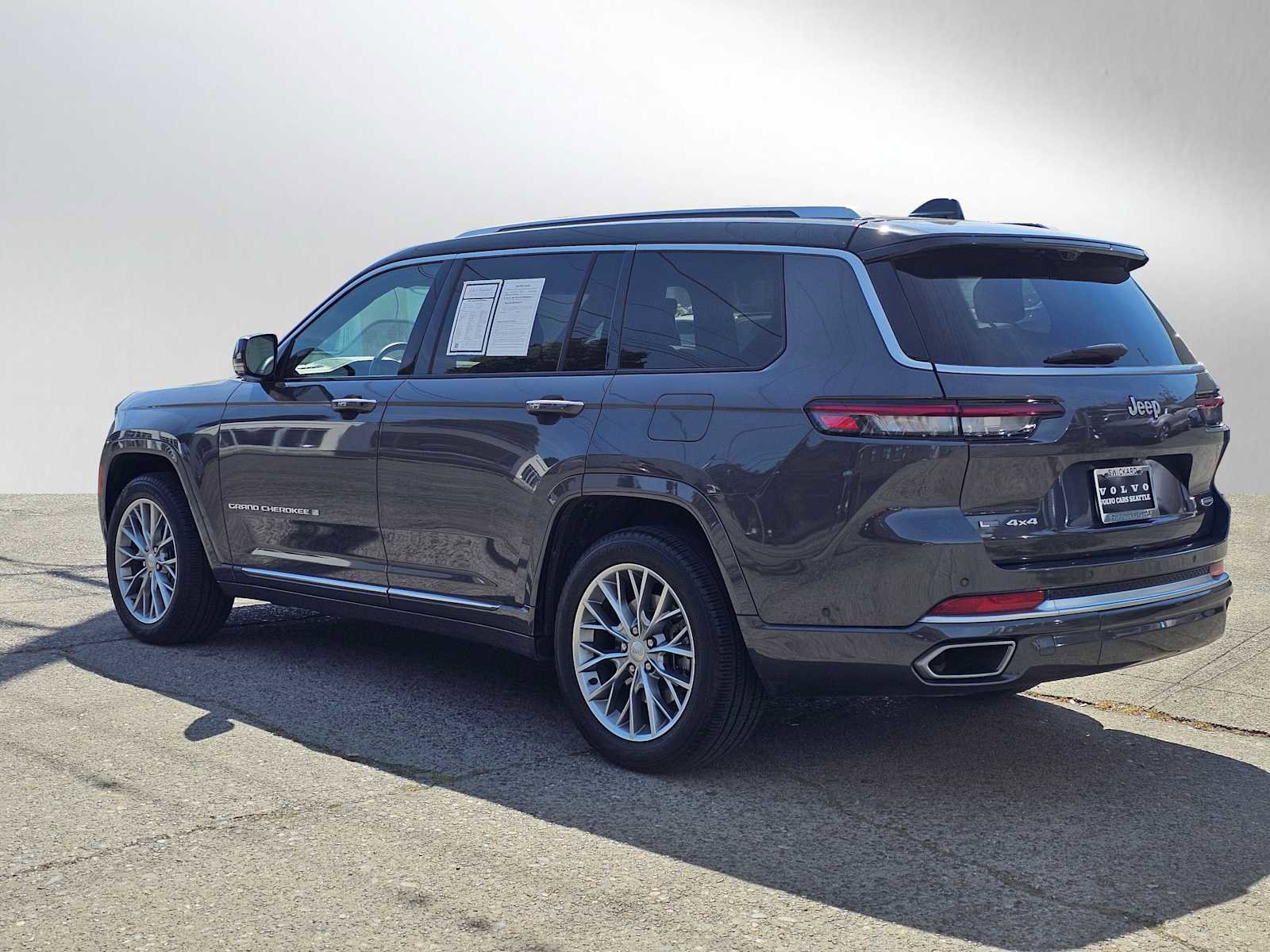Used 2022 Jeep Grand Cherokee L Summit w/ Advanced Protech Group IV AWD/4WD image 5
