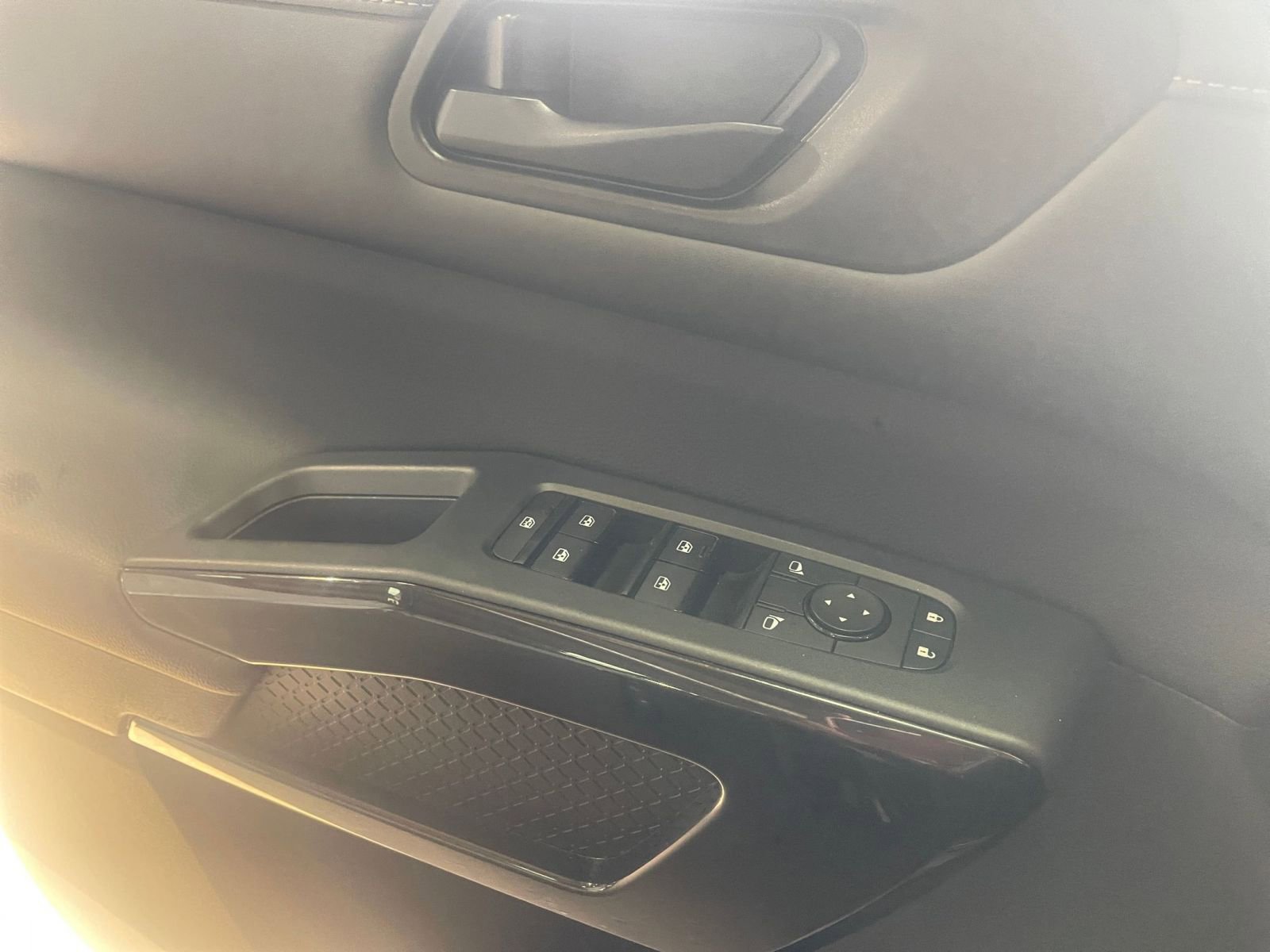 Used 2025 Nissan Pathfinder SV image 20