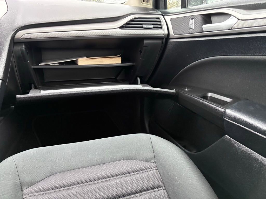 Used 2018 Ford Fusion SE w/ Fusion SE Technology Package FWD image 38