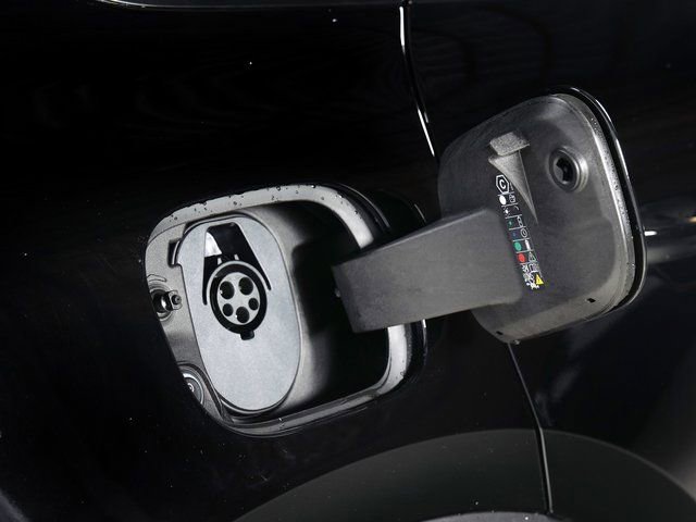 New 2025 Porsche Macan 4 Electric image 30