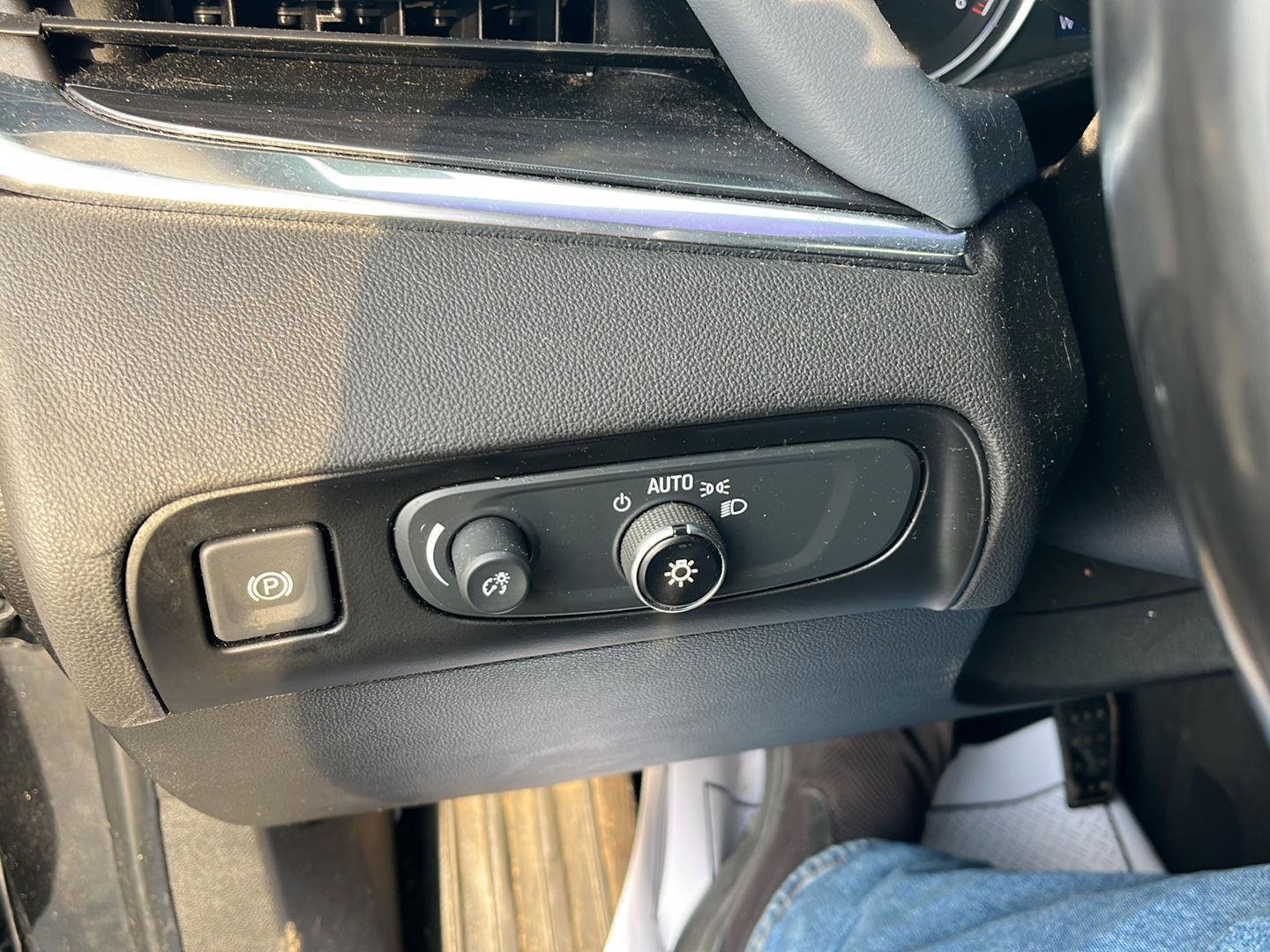 Used 2020 Buick Enclave Essence w/ Sport Touring Edition FWD image 13